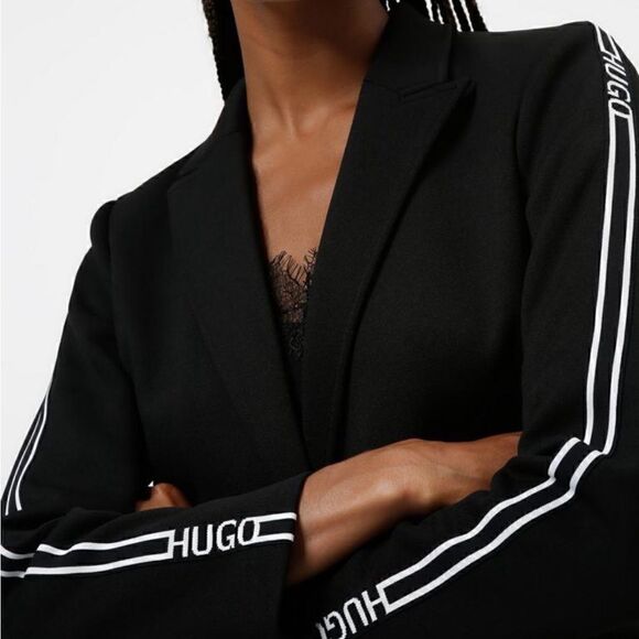 ᴇᴜᴄ ʜᴜɢᴏ ʟᴏɢᴏ ꜱɪɴɢʟᴇ-ʙʀᴇᴀꜱᴛᴇᴅ ʟᴏɴɢ ʙʟᴀᴢᴇʀ - Picture 5 of 17